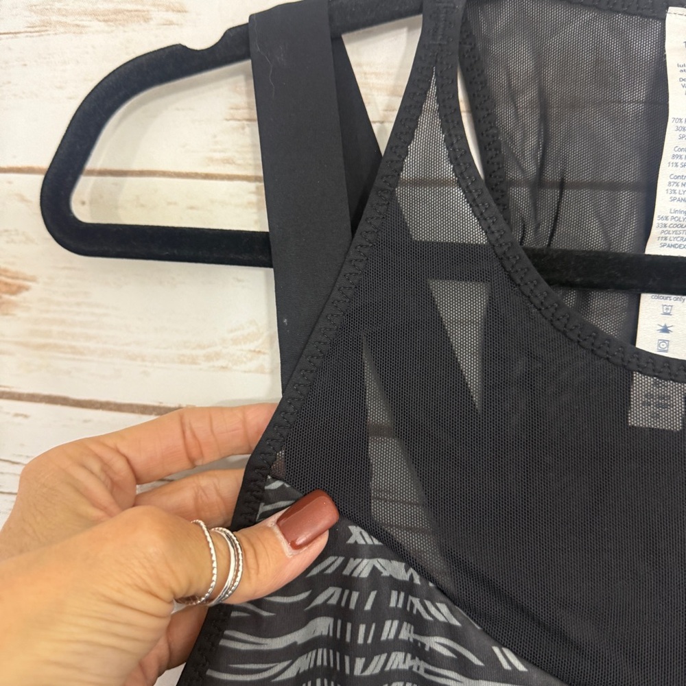 Lululemon Black Patterned Mesh Active Athletic Ta… - image 3
